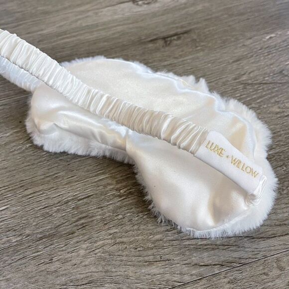 LUXE + WILLOW PLUSH BRIDE SLEEP MASK - Picture 6 of 6